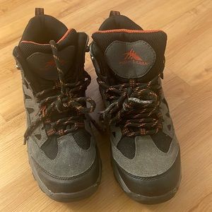 High Sierra boys Size 5 Hiking boots